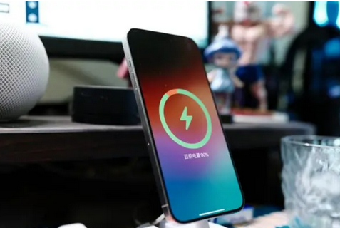康县苹果15换屏服务分享用什么充电器给iPhone15充电更好 